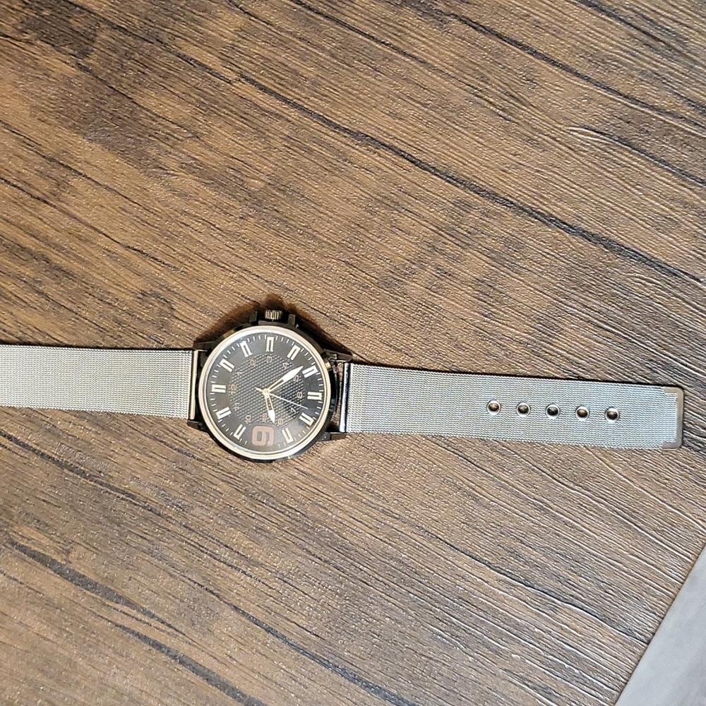 Watch - Picture 2 of 3